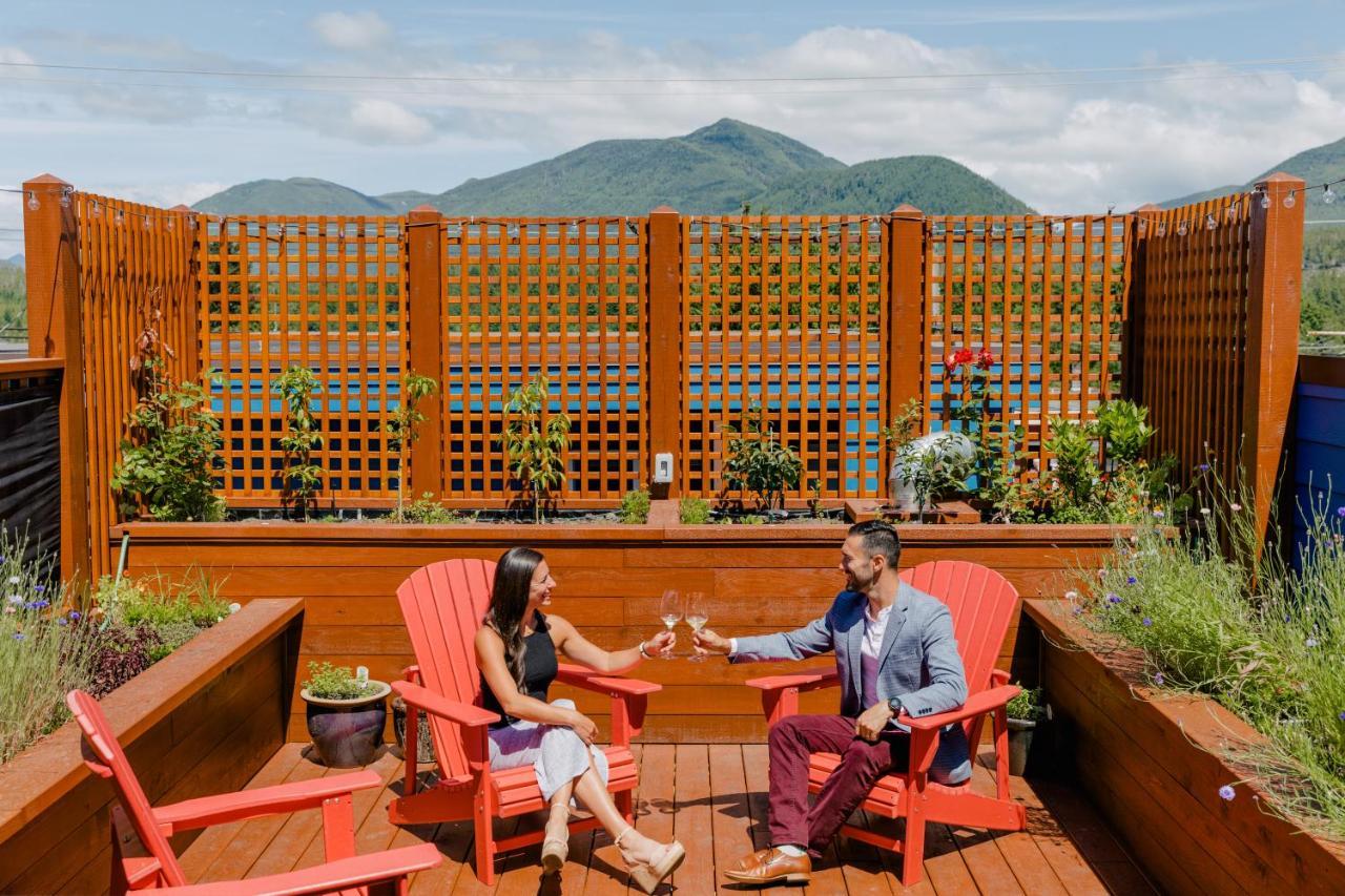 Pluvio Restaurant And Rooms Ucluelet Bagian luar foto