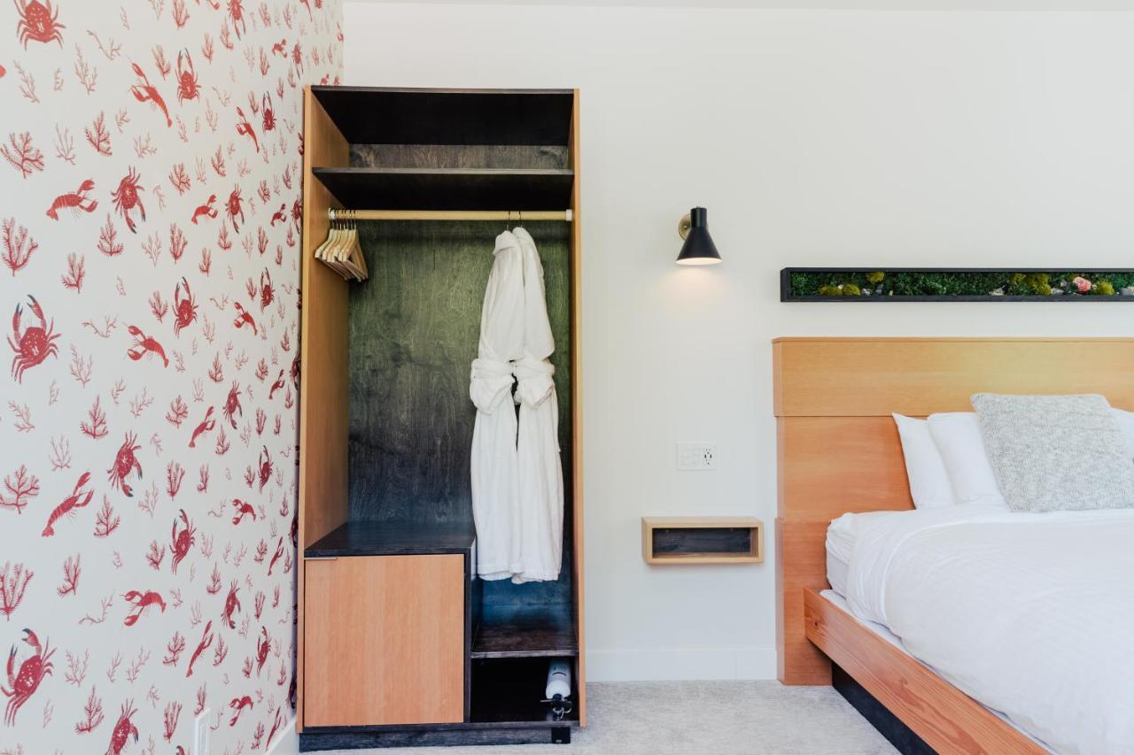 Pluvio Restaurant And Rooms Ucluelet Bagian luar foto