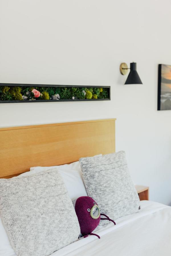 Pluvio Restaurant And Rooms Ucluelet Bagian luar foto