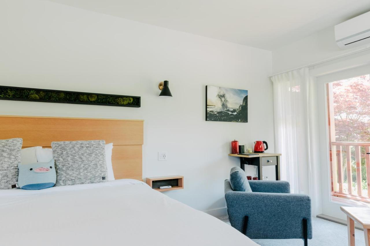 Pluvio Restaurant And Rooms Ucluelet Bagian luar foto